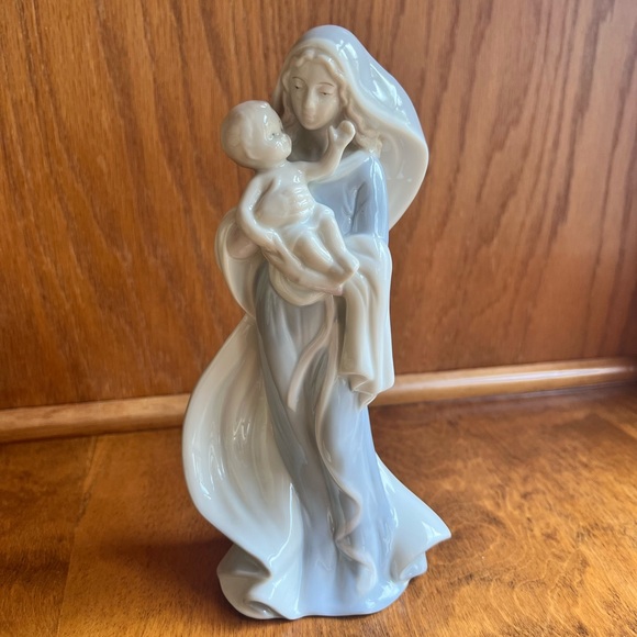 Vintage Enesco G.G. Sandiago Collection “Madonna and Child”
